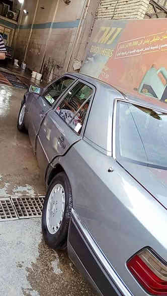السلام عليكم سياره مكفوله صبغ الجماليه موديل 1988 البيع سياره مال جني كلش نضيفه مكينه كير مكفول ***********
