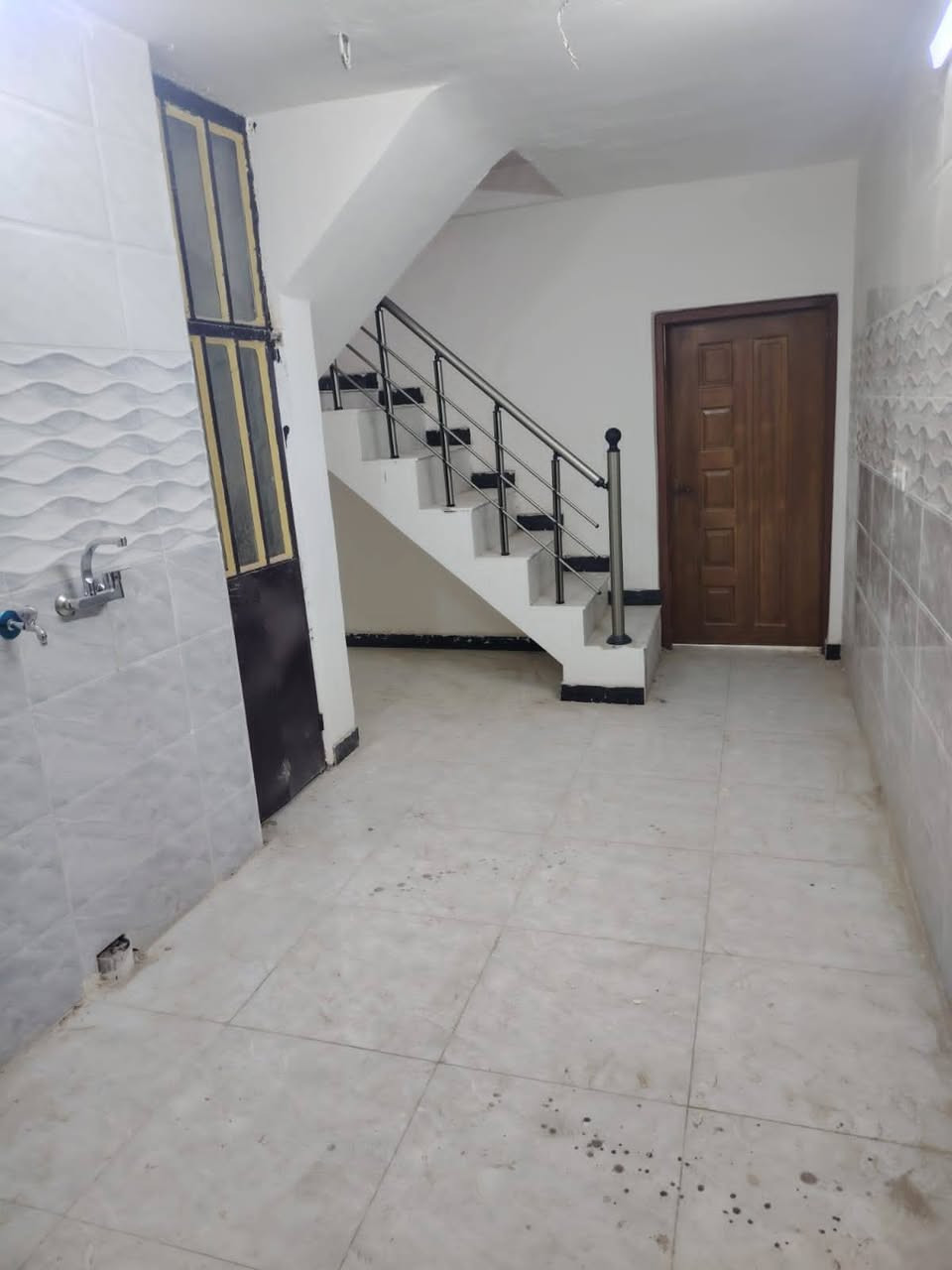 مشتمل للبيع في بغداد - ابو دشير طابو صرف
مساحة ٨٠ متر طابق ونص بناء جديد درجة أولى
الطابق الأول يحتوي على كراج وخدمات + صالة + حولي مطبخ وخدمات ومنور ودرج وغرفه
الطابق الثاني يحتوي على غرفة وسطحين
#للإستفسار
راسل الصفحة خاص او واتس اب 
اتصال ☎️ / واتس اب 📱 
*********** / ***********
