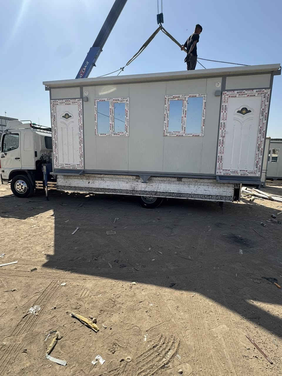 سلام عليكم كرفان قياس 6 في 3 غرفتين بابين مكان بغداد سعر 2400معأ اجو النقل داخل بغداد ***********
