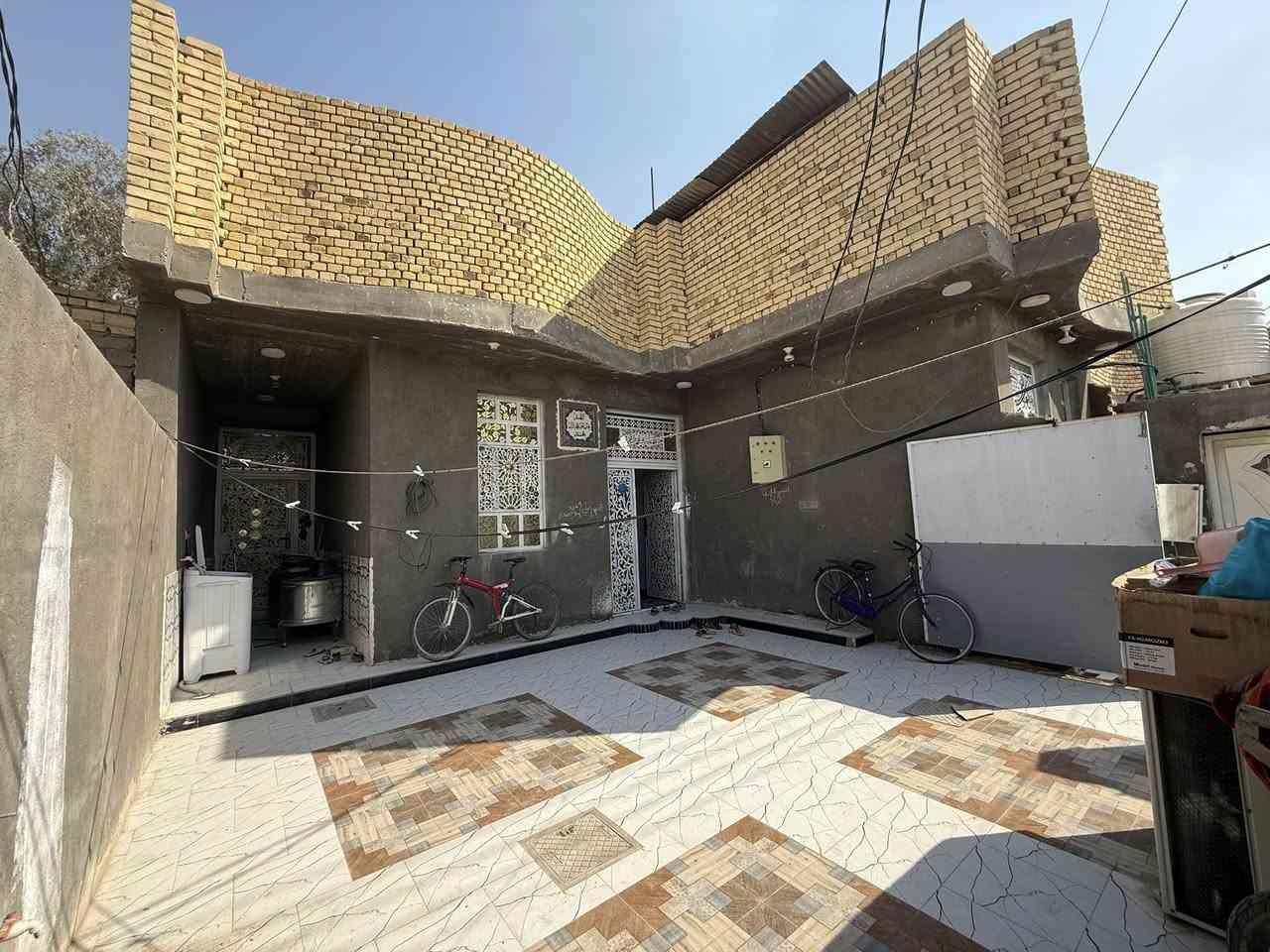 دار زراعي للبيع مساحه ٢٠٠م في منطقه الصخيين بعد جسر الحولي مقابيل طاقه يبعد عن شارع العام ١٠٠متر قريب جدا 
بناء طابوق وسقف كونكريت وأساس صب 
يتكون من استقبال وصحيات منفرده 
وصاله كبيره ومطبخ وغرفتين ومناور عدد٢وصحيات داخليه وخارجيه وكراج وستاره كامله بيت جديد ونضيف 
السعر خاص او اتصال بالأرقام التأليه 
خدمات ماء وكهرباء ومدارس 
للمزيد من المعلومات يمكنكم التواصل معنا 
على صفحة الفيس بوك ( الامل للعقار) 
او الاتصال على الرقم التالي ***********
للمزيد من العروض على الفيس بك 
https://www.facebook.com/profile.php?id=100087963616783&mibextid=2JQ9oc

للمزيد من العروض على حسابنا التيليجرام (الامل للعقار)
https://t.me/ameralkabe

للمزيد من العروض على حسابنا الواتساب (الامل للعقار)
https://chat.whatsapp.com/GRFrcEXw0J88CVE83bhb8v
