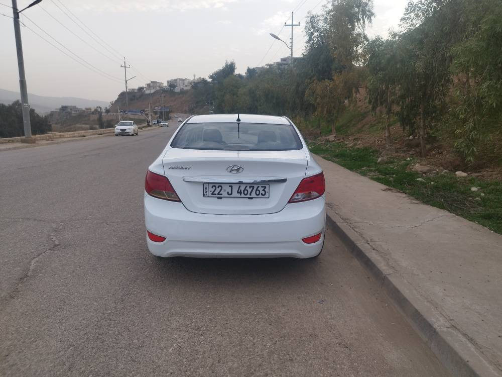 Accent2016خەلیجی سپی بەفری
گێڕو مەکینە مەزبوتە  بێ تەقەو ڕەقە تەنها دەرگای دواوە لای سایەق سبوغە بێ ناوگرتن بێ ئێرباگ کەم مەسرەفە کۆبۆنی بەنزینی لەگەڵە سەنەوی بەناوخۆمەوەیە ، سەنەوی تا 2028مانگی 7بەسەر دەچێت  چەند شوێنێکی ساردی هەیە 
گەر موشتەری نامە بنێرە یان پەیوەندی بکە
***********
whatsapp كويسينجاك, أربيل
