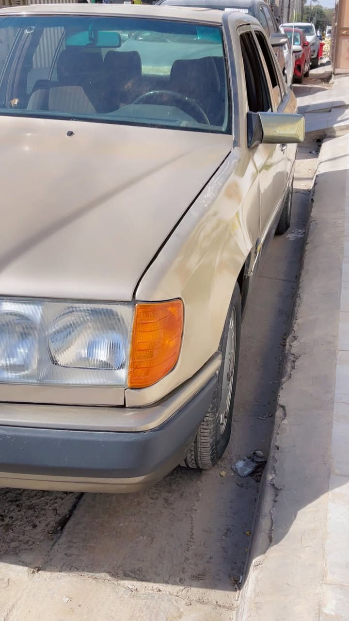 مارسدس دب موديل 1991
مكينه وكير بطه 2500 خير من الله وصدر امامي وخلفي نضيفات غرفتها نضيفه وكراسي كهرباء شغاله ودواخلها نضيفه وقواعد الدبل سليمه  وكهربائيات شغاله طقم تايرات جديد
 والسياره بسمي تحويل ثاني يوم رقم بغداد السعر 55 ورقه  العنوان بغداد البياع
الاتصال على الرقم
*********** 
 ***********
