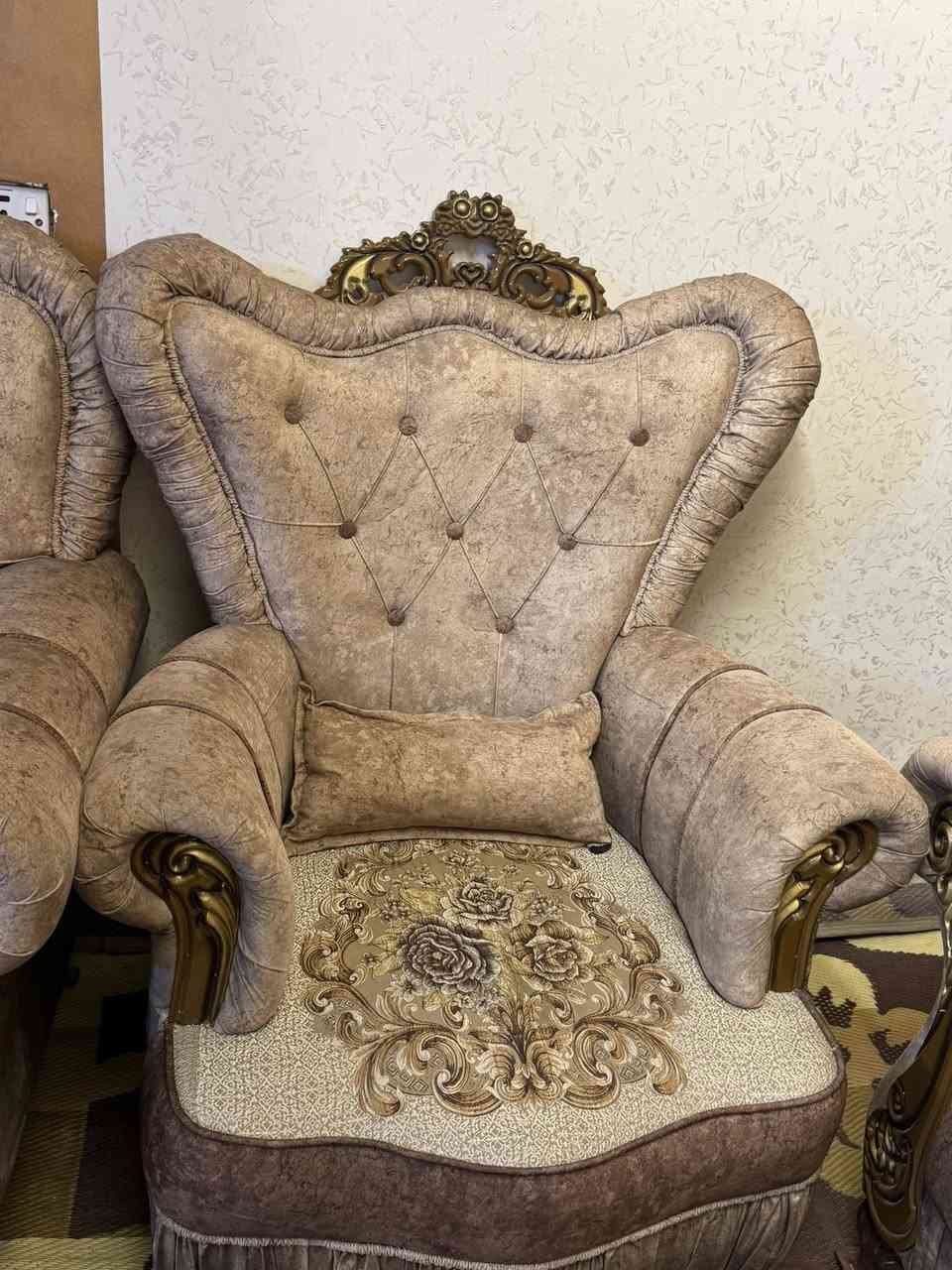 للبيع تخم ١٤ مقعد نظيف جدا سبب البيع الانتقال لبيت اصغر  السعر خاص


**إذا كنت صاحب هذا الإعلان وتريد حذفه لأي سبب، رجاءا أرسل رسالة إلى الدعم الفني**