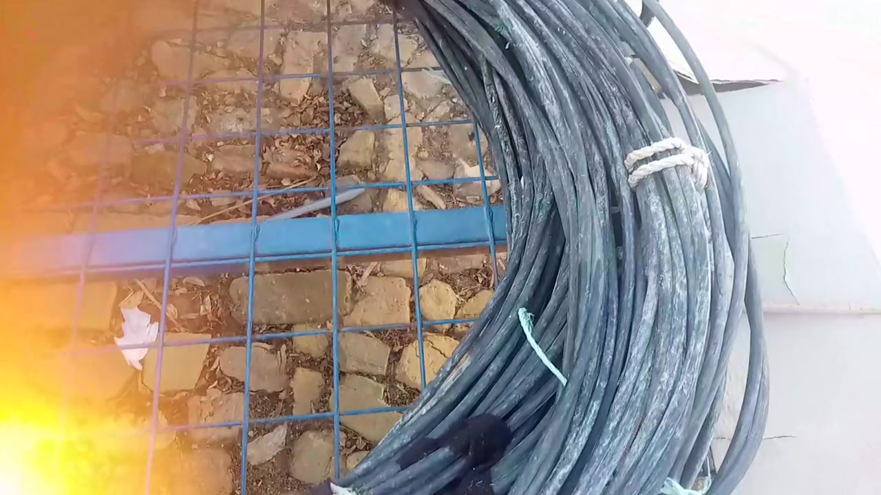 وهذا كيبل كهرباء للبيع والشراي يراسلني واتساب وهذا رقمي ***********

