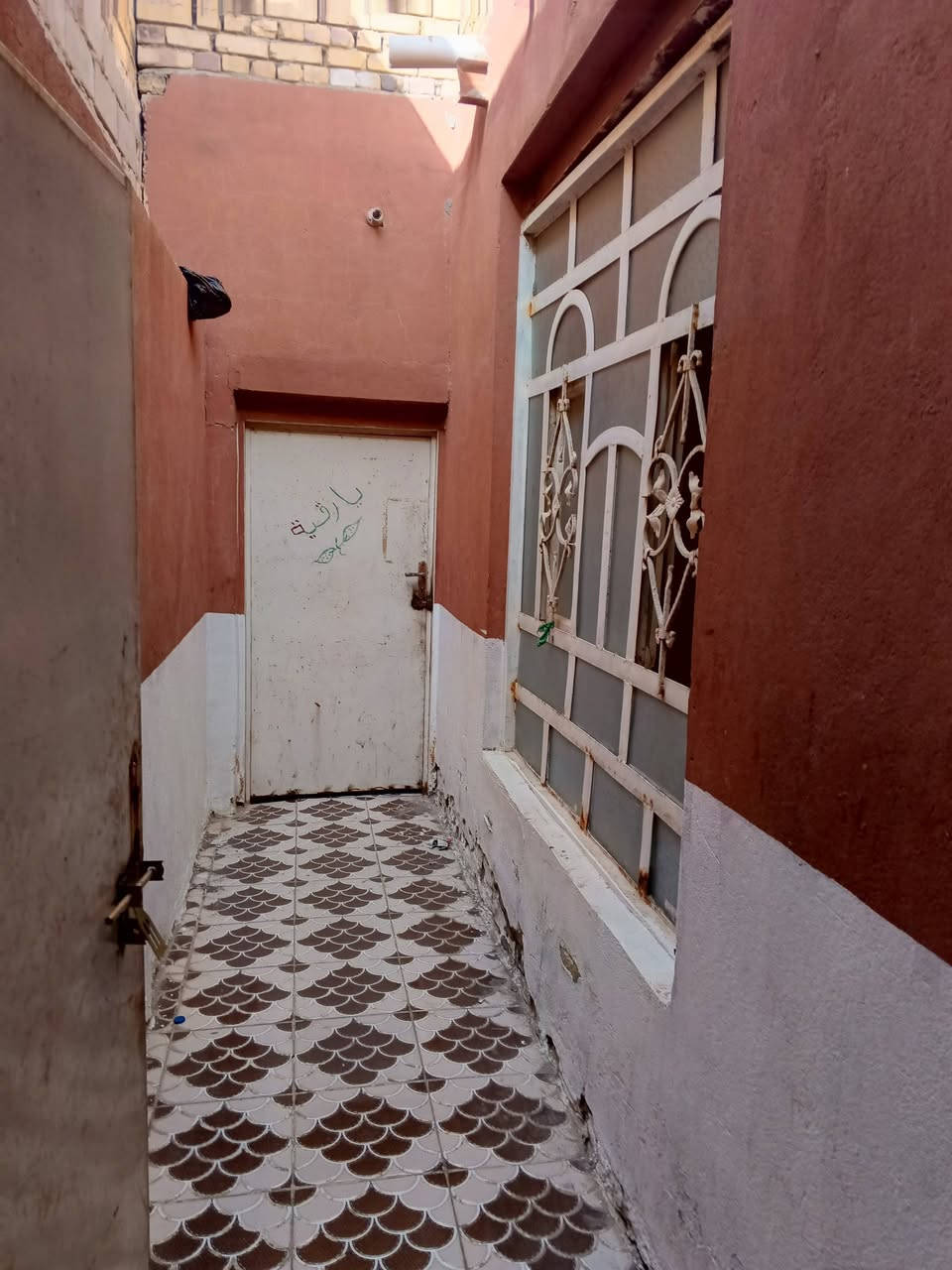 بيت للبيع في مدينه الديوانية حي الامين 130متر بناء طابوك أساس كونكريت  يتكون من براني غرفه صاله مطبخ غرفه فوك قيد الانشاء السعر 48مع مجال  زراعي سند 25رقم***********
