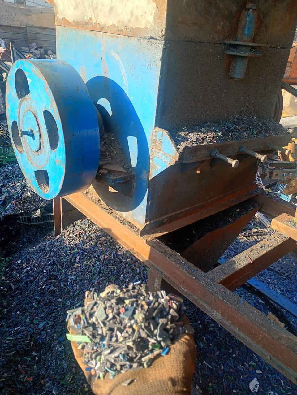 مثرامه بلاستيك ٧٠×٧٠ماطور ٣٠حصان شرط شغل السعر مليونين رقم الهاتف *********** لو خاص عندي توصيل لبغداد
