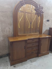 غرفه نوم • ٨ قطع • استعمال قليل