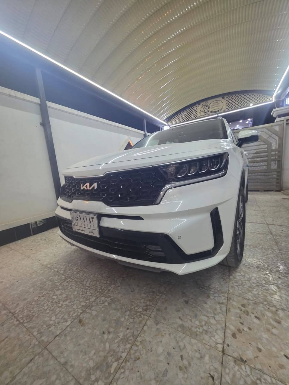 السلام عليكم ورحمة الله اخوان سورنتو للبيع موديل 22 بغداد وضع الشركه ماشيه 41 الف مثل مموضح بالصورة  سيارة مكفوله كفاله عامه من الصبغ والبارد والتبديل ممدوده عليها اسبانه الحمدلله فقط الباتري مال الشركه مبدل تايرات بلاديات كله وضع الشركه مكاني بغداد السعر 279 وبيها مجال بسيط
*********** متواجد واتساب وما سنجر
