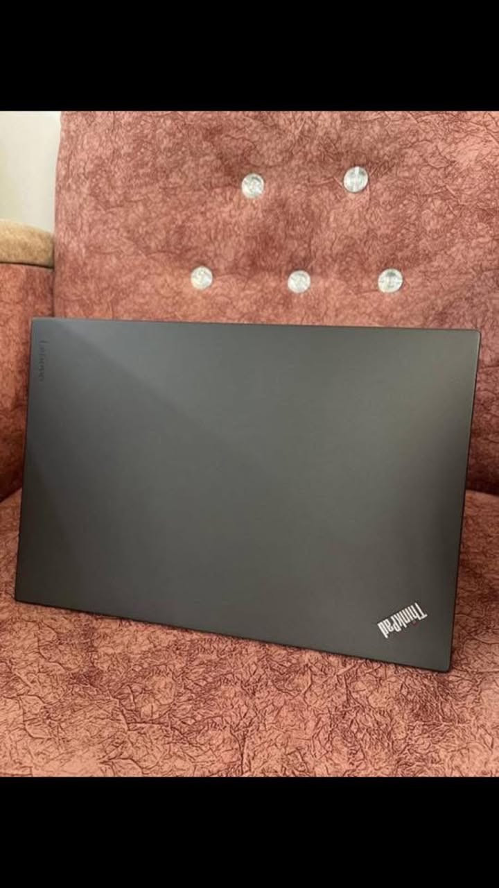 المعالج core i3
رام 8 كيكا
هادر 500 كيكا
الشاشه حجم 15 انج ضد التوهج دقة fhd 1920x1080 
باتري ليثيوم 6 خلايا  شحن سريع 65 واط والباطرية ممتازة وشاحن تايب سي 
كامره دقة hd 
 منفذ تايب سي و رام  وhdmi وباقي المنافذ   الحاسبه كلش نضيفه وحلوه / الشراي يتصل ***********
