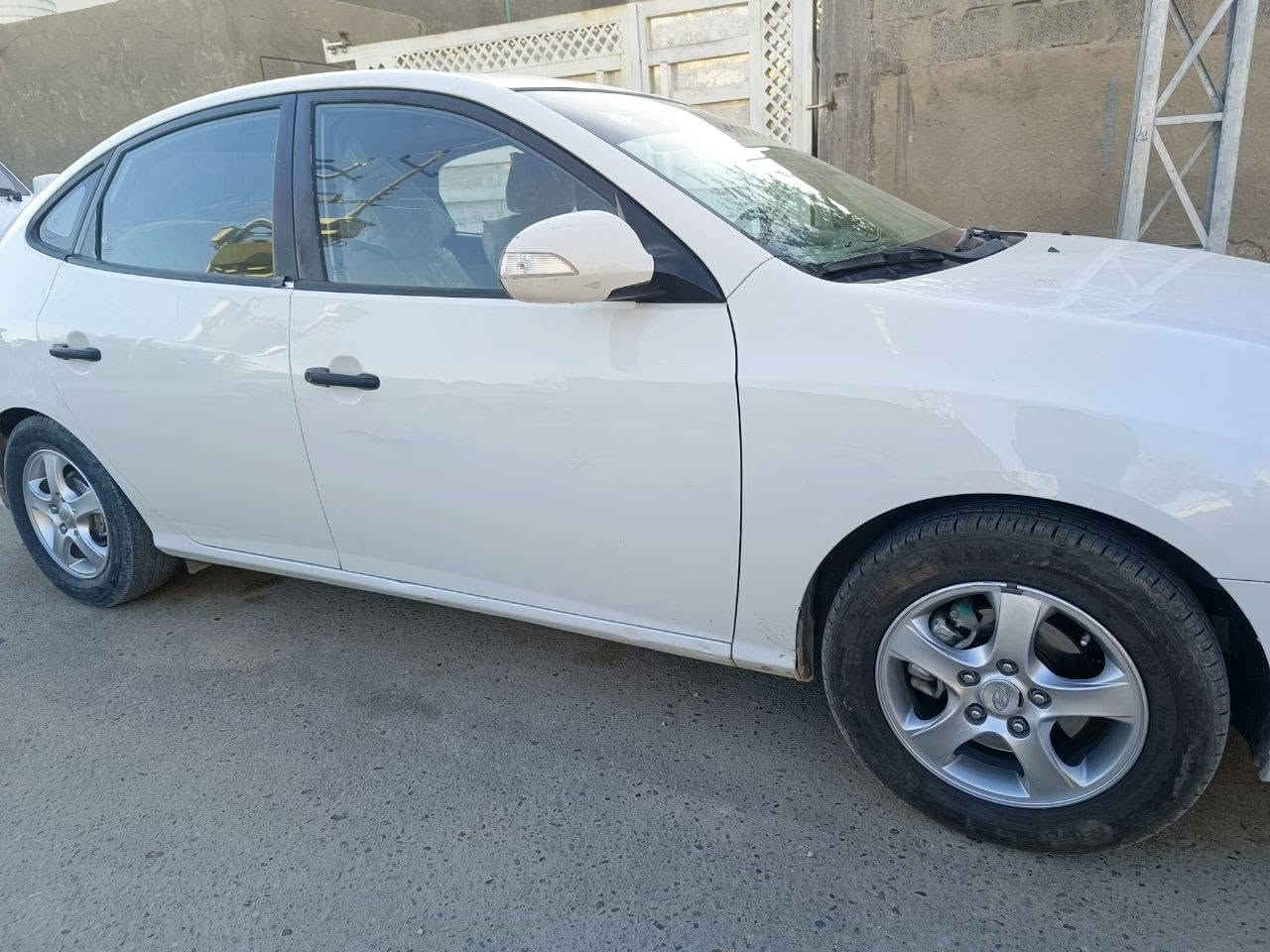 السلام عليكم 
للبييع فقط بدون مراوس 
النترا ١١خليجي ١٦٠٠دكشن عالي  بغداد انلكيزي بأسمي سنويه لل ٣٠ السياره جاهزه مكينه وكير وحداديه وتخم تاير مكفول السياره بيهه صبغات بسيطات وسونارهه مرفق بلصور السعر ١٠٠وبيهه مجال بسيط مكان السياره كربلاء الحسينيه للاستفسار الاتصال على الارقام *********** 
***********
