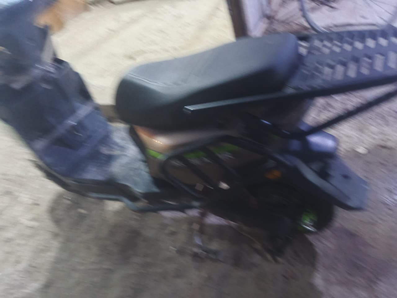 السلام عليكم دراجه شحن كامله كهربائيات شغاله فول الدراجه نقصه بس كفررر الي كدام المكان الدوره هورجب  للستفسار موو شراي لأتعبني #***********السعر ٣٥٠ وبيه مجال
