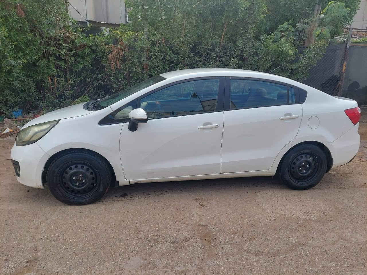 السلام عليكم كيا ريو خليجي موديل 2012 محرك 1600 رقم بغداد سياره نضيفه مكفوله من حادث فقط  بيها بارد مكانها بغداد شقق حي السلام  ماشيه 123 للبيع السعر 83 بيها جال للاستفسار ***********
