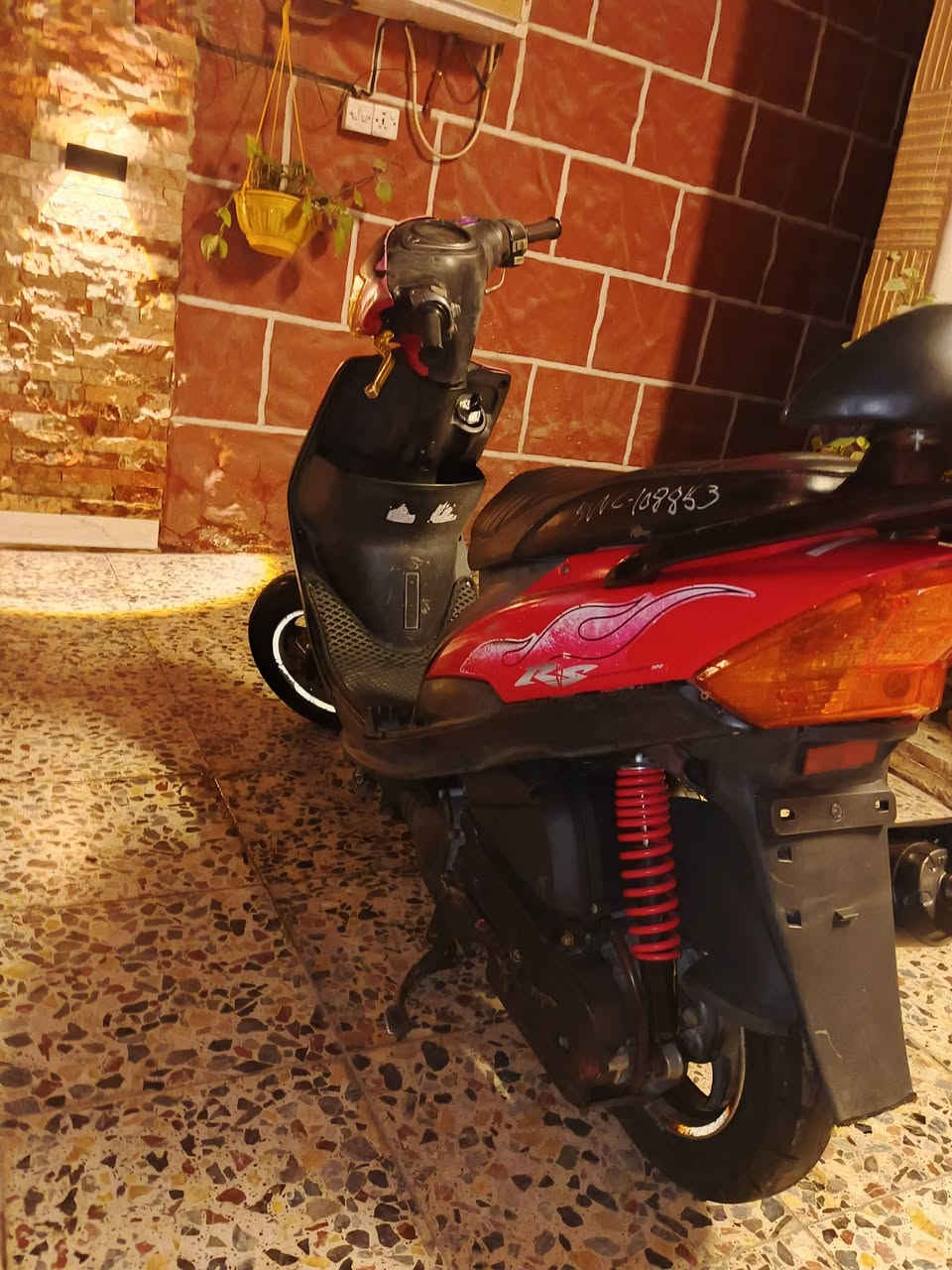 السلام عليكم
ماكس عدله للبيع 
الدراجه خير من الله مكينه 55 كور رياضي كوسو ولفين كبار روله رياضي وكدامك التزيود الخارجي 
يدات بريك وياله وصالنصه وكلجات وأشاير وصدر أمامي
الدراجه شلعه ومعدل تعلك بيك
العنوان بغداد الشعب 
السعر 900 وبيهه مجال
*********** واتساب
