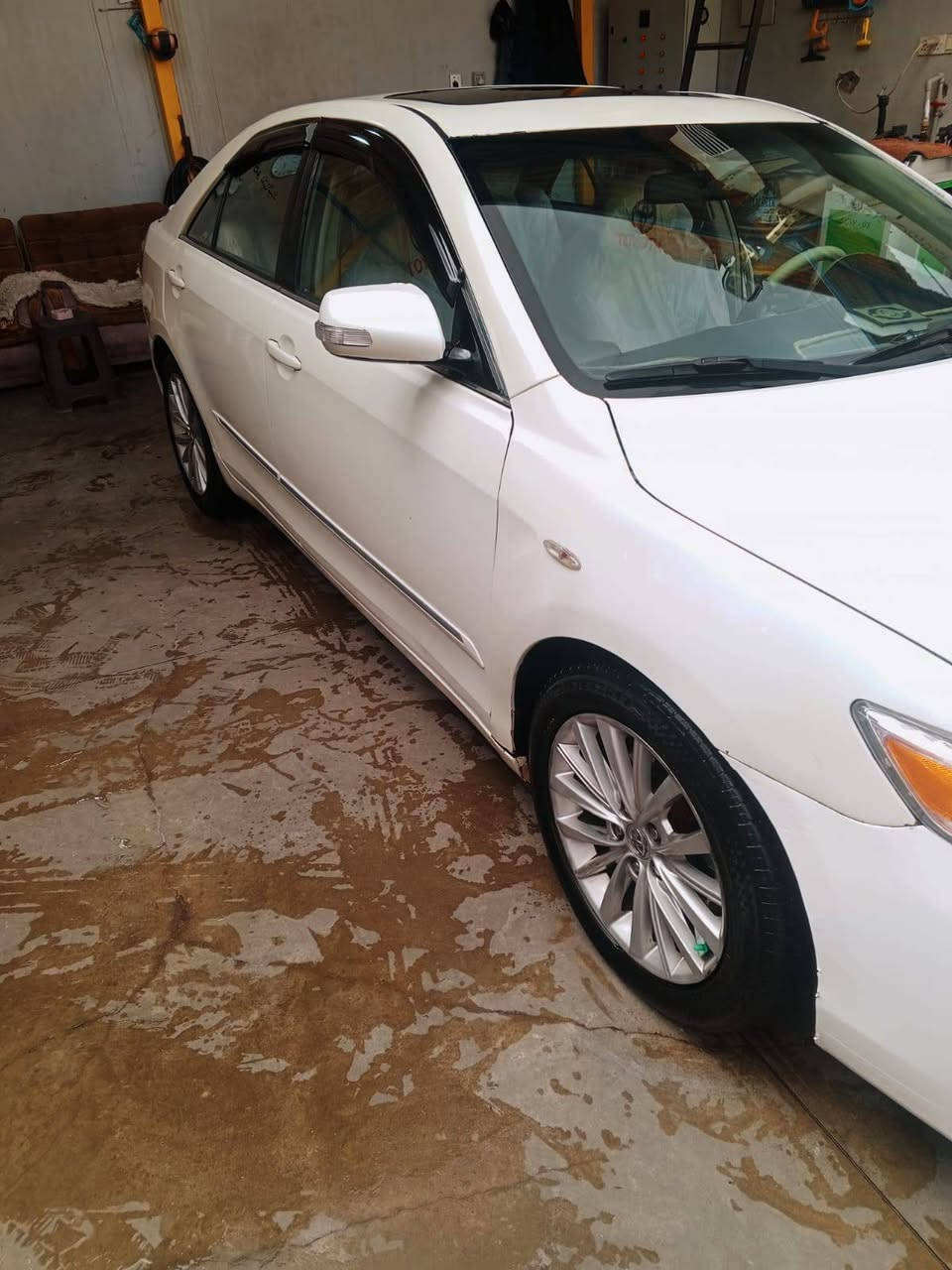 سلام عليكم كامري موديل  2011  خليجيGLX رقم سليمانيه الجديد
مواصفات  فول 1ع1 محرك 2400 لون السياره ابيض صدفي  سلايد تحكم سترين  كروز سرعه برده خلفيه كهرباء صاج ملكي  كشن السايق كهرباء ويل كب بلادي تبريد قطعتين اشاير بل مرئي ضررها مجفية جهة السايق فقط 
السعر 110 وبيها مجال 
 مكان سياره كركوك اتصال ع رقم ***********
