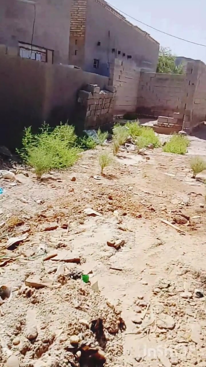 سلام عليكم يوجد هيكل للبيع وللمراوس مساحت القطعه اربعميه تقريبن بيه غرفتين 4/5 وصاله ومطبخ 4/4 وستقبال وحمام بنيان بلوك  مجعب ومبني سافين فوك جعب ومدفون صلاح زراعي حي متكامل مي بلباب وكهرباء ومولد سحب قريبه بدايت طريق البو مصطفئ وره شاكريه المعرفه تفاصيل اكثر خاص او وتساب ‏‪***********‬‏
