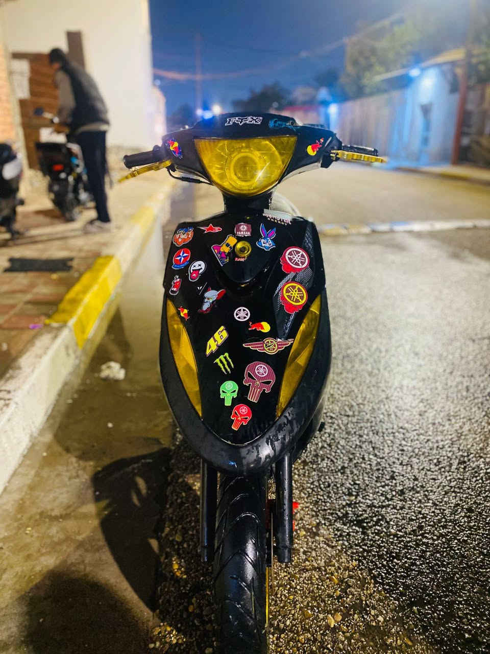 السلام عليكم
دراجه ماكس للبيع مزودة خير من الله كهربائيات كله شغال الدراجه نضيفه تجي تفحص وتشوف 
السعر/600 وبيه مجال 
للتواصل/***********
