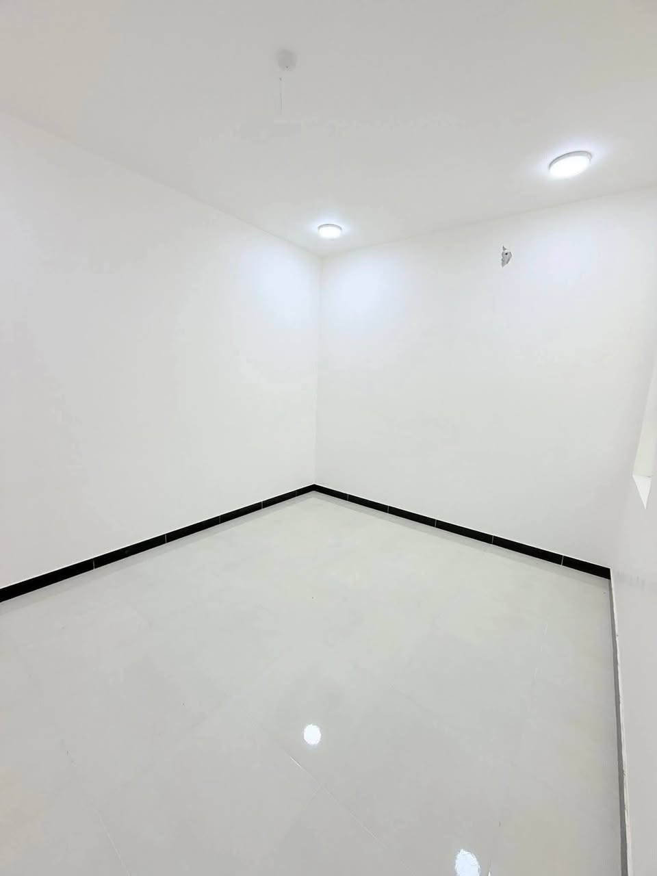 للبيع بيت 100م حي النداء قرب دفاع مدني بناء جناي درجه اولى سعر 75 صب كونكريت ***********
