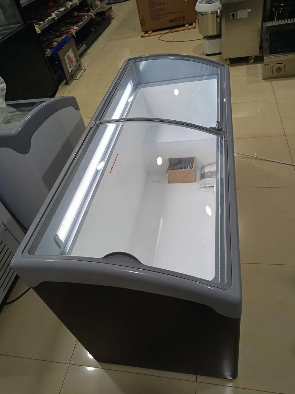 معرض هادي جوية للمجمدات والعارضات ❄️
تركية أصلية — جديدة ومستعملة
جودة عالية | تبريد قوي | نظافة ممتازة | أسعار منافسة ✔️

📍 فروعنا:
مدينة الصدر — الكرادة / بغداد

📞 للتواصل:
+964 770 553 2377
+964 786 733 1046

مرحباً بزيارتكم �


**إذا كنت صاحب هذا الإعلان وتريد حذفه لأي سبب، رجاءا أرسل رسالة إلى الدعم الفني**