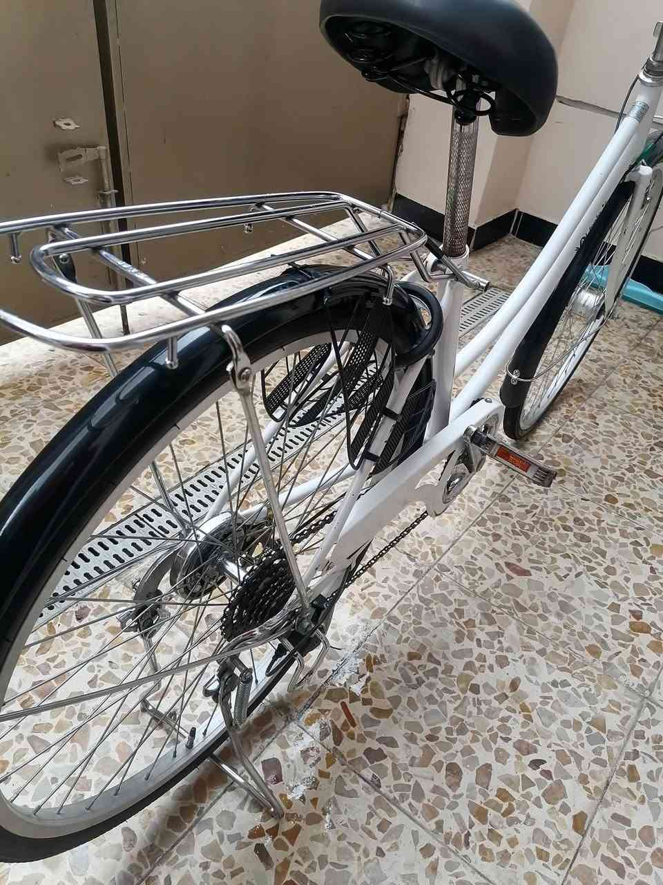 سلام عليكم باسكل حاويه منزله موديل 2019 كفاله عامه تايرات جدد و جوابه جدد نضافه فول حاويه كير شغال حجم 26 القطعه فول نضافه لون ابيض واسود كلش نضيفه وجديده سعره 105 وبيه مجال بسيط مكاني بغداد البياع الباسكل كامل للتواصل واتساب ***********
