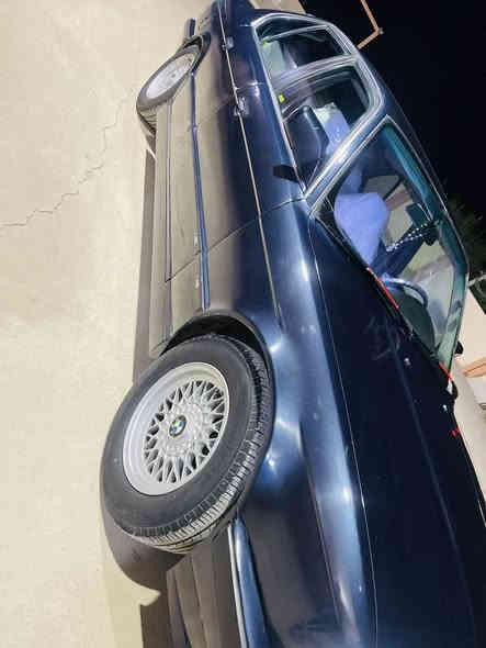 525للبيع
محرك 525 كبس عدل لا نفخ لا صرف كير عادي 
مصبوغ عام جمالية بدون ضربة بدون دواخل 
كهربائيات كلها شغالة
موديل 1991 اربع جامات كهربائي 
السيارة كلش نضيفة 
عليها ويل خلية جديد اربع تايرات جدد
رقم دهوك شرط التحويل 
مكاني شيخان اي استفسار على الرقم***********
