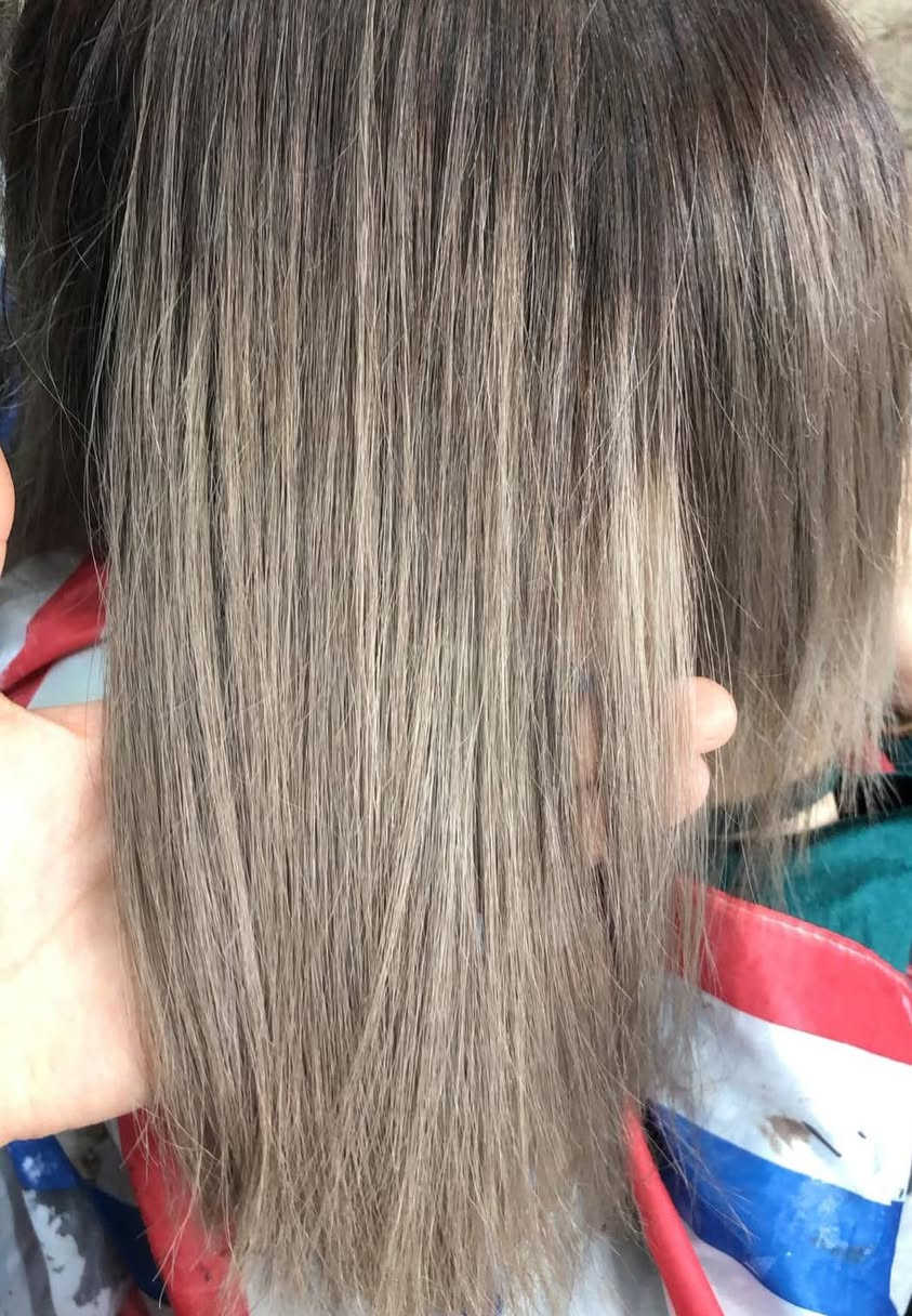 لون هادئ وراقي يناسب كل البنات 😍
شعر صحي + لون فخم = إطلاله تخطف الأنظار 
🤍لون شعر يخلي الكل يسأل: وين مسويته؟
واكيد يم كويــــ👑ــــــن !
📍 العنوان: المدحتية / الجمعية مقابل أسواق حاتم للتسوق المنزلي
📞 الحجز: ‏‪***********‬‏ 
#اكسبلور #اضافات #اكسبلور_explore #explorepage #اكسبلور_فولو #explorar #الشعب_الصيني_ماله_حل😂😂
