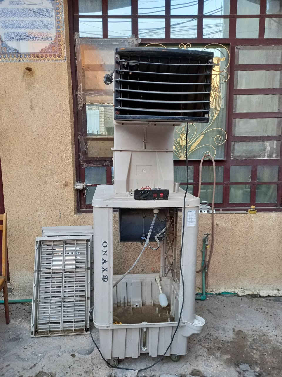 السلام عليكم
مبردة هوائية Onax للبيع
حجم وسط مناسبة للمحلات والمنازل والورش 
بدون حلفات مزودة بجروخ 
مستعملة بحالة جيدة
السعر 225000 وبيها مجال
للاستفسار ***********
