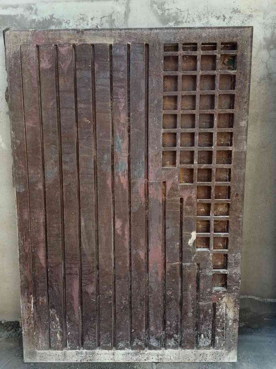 باب حوش للبيع
***********

