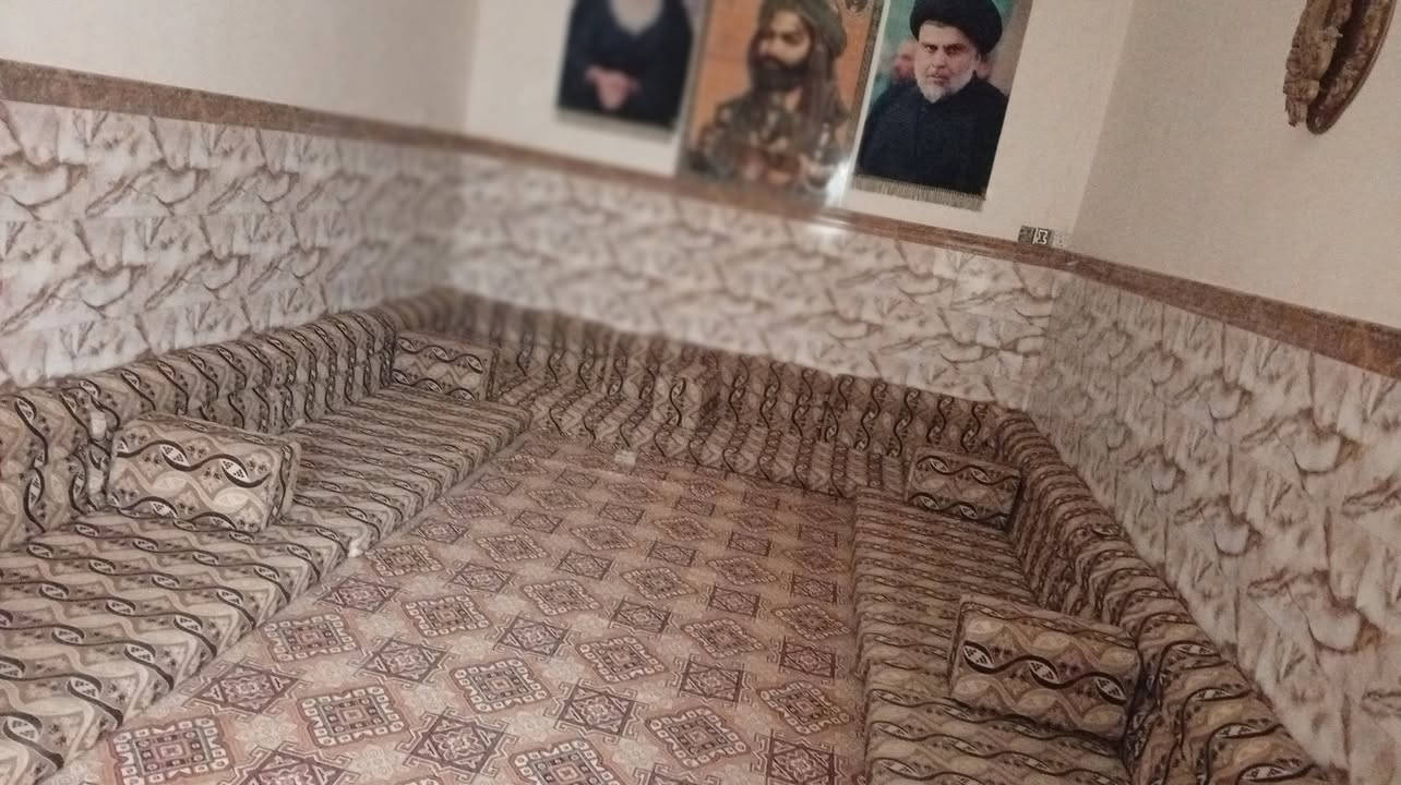 السلام عليكم
ديوان للبيع 
تسگام الطول 12متر 7قطع و7 تجوات نضيف جدً اي ضرر مابي سفنج مضغوط ارتفاع كلش حلو صار سنتين من سگمتة السعر 250 
***********
