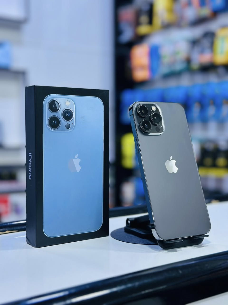 السلام عليكم متوفر:
♠️آيفون 13 Pro Max شرق اوسط (عربي) ذاكرة 256 بطارية 87 الجهاز مكفول وضمان✔️.

☑️***********☑️

☑️مركز سفن فون للهواتف النقالة☑️
