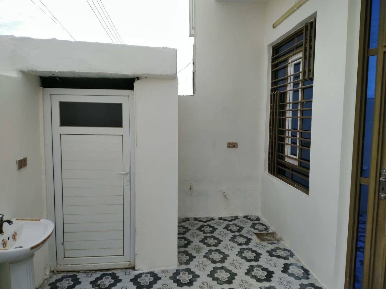 على بركه الله مشتمل للبيع حي الكفائات مساحه ١٢٥متر طابق واحد يتكون ٢غرف نوم شغل درجه اولى يم المدارس للاستفسار اكثر اتصل على *********** او مراجعة مكتب زمزم
