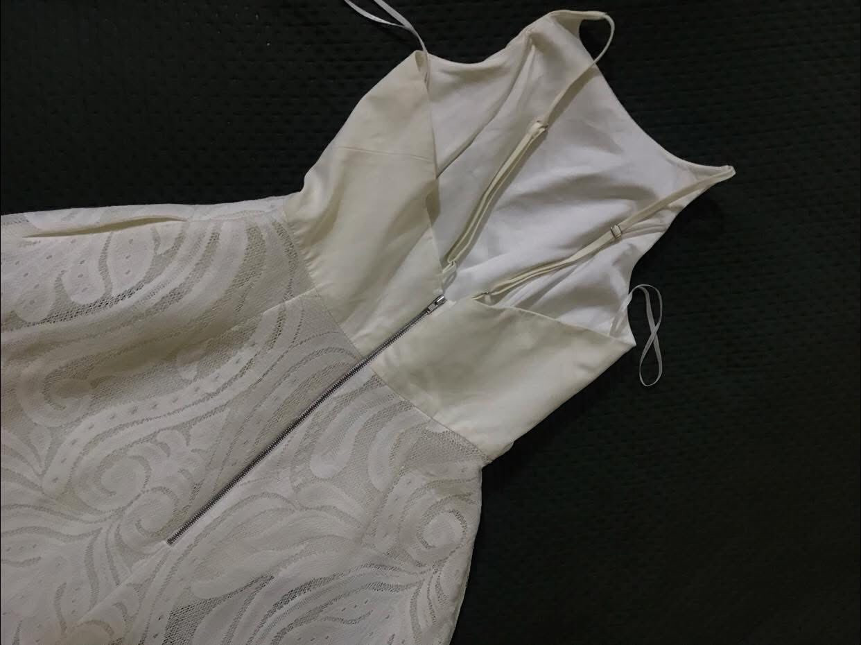 فساتين ثنين لون اوف وايت ولؤلؤي قياس ٣٨/٤٠.


**إذا كنت صاحب هذا الإعلان وتريد حذفه لأي سبب، رجاءا أرسل رسالة إلى الدعم الفني**