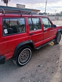 جيب شيروكي • سوق الشيوخ • عليه مجال