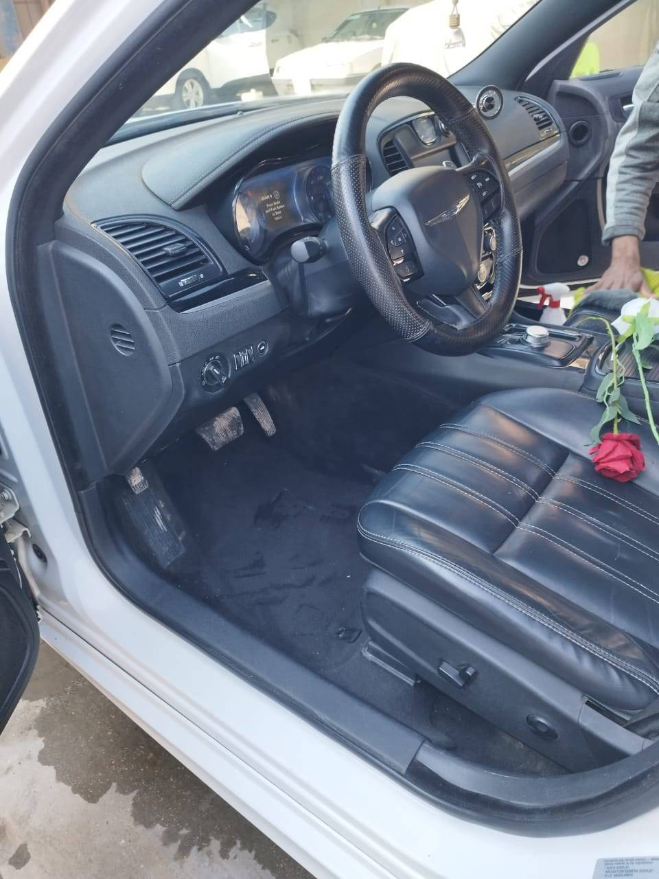 السلام عليكم
‏‎ لـلـبـيع  
كرايسلر اوباما  
الموديل           — 2017
فئة.                 — S300 
حجم المكينه   — 3600/ V6
‏‎‏‎اللون               — ابيض    
‏‎‏‎المسافه المقطوعه — 90 الف ميل  
‏‎‏‎المواصفات 
‏‎‏‎- بصمة تشغيل 
‏‎‏‎- بصمة أبواب 
‏‎‏‎-تشغيل عن بعد 
- فتحة سقف ( بانوراما ) 
‏‎‏‎-كشنات جلد 
-كشنات تدفئه
‏‎‏‎- رادار جانبي 
-رادار خلفي
-اشاره بالمرايه 
-حساس امامي خلفي 
‏‎‏‎- ستيرن بحركه كهربائيه 
- ليد نهاري 
‏‎‏‎-كرسي السايق بحركة كهربائيه 
‏‎‏‎-تحديد سرعه 
‏‎‏‎-كامره خلفيه دواره 
رقم اربيل جديد باسمي
‏‎‏‎باقي المواصفات المعروفه 
حادث السياره  جاملغ امامي ***********
‏  السعر    ٢٥٠ وبيها مجال
