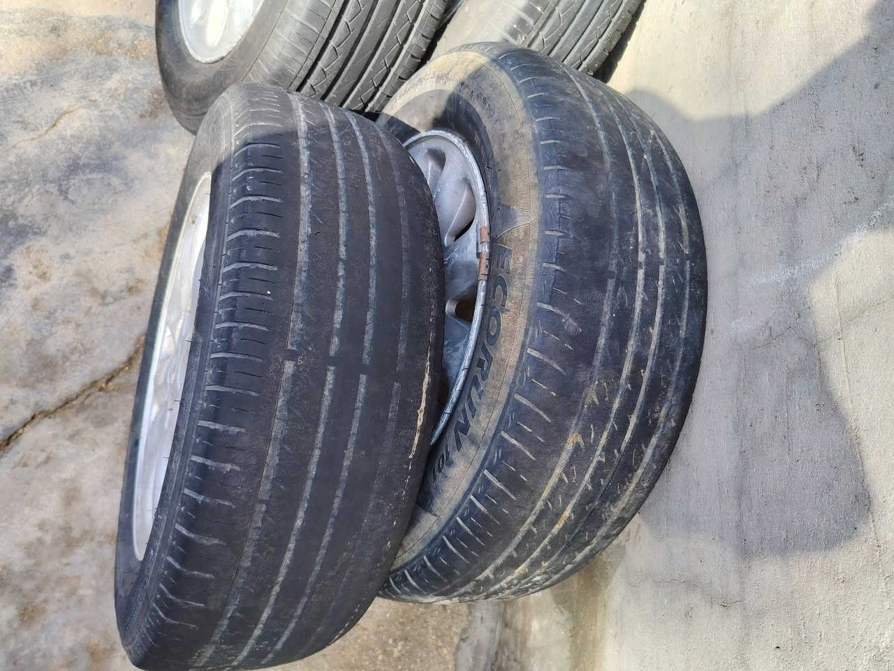 للبيع وياله اوبل جدد وبيهن زوج تايرات جدد وزوج نص عمر  السعر 200 وبيهن مجال (***********)
