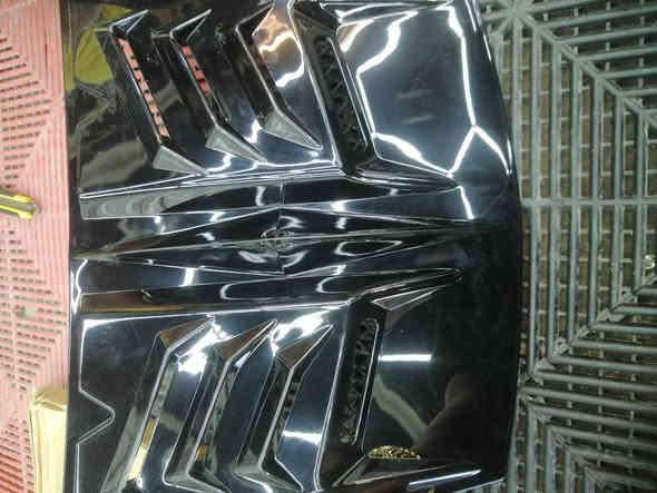 السلام عليكم عندي هاي القطعتين ما اعرف مال يا سياره سعرهن15
للاستفسار***********
