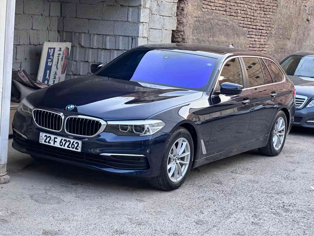 سلام عليكم 
بي ام موديل ٢٠١٨ فول مواصفات السياره جديده بمعنه الكلمه جاهزه ما بيها نقص برغي يعني الف دينار متصرف عليها السياره حيل جديده وترايها زيرو محرك وكير مكفولات ممفتوحات رقم اربيل تحويل شوكت متريد اني حاضر 
شعندك مراوس دز وات ساب *********** بغداد, العراق
