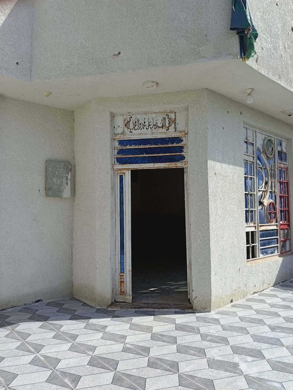 بيت للبيع بشارع نفط مساحه 320 قرفتين صاله مطبخ ستقبال بنا حديث جاهز ***********
///***********
