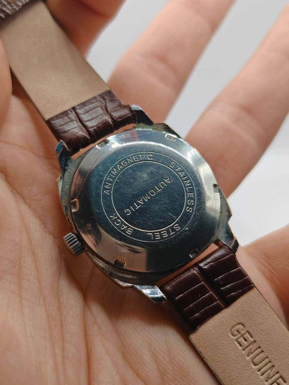 سلام علیکم 
ساعە المانی مارکە انکر اوتوماتیك مینا تایکر قیاس ۳٥ ملم
سعر 95  الف توصیل موجود 
***********
