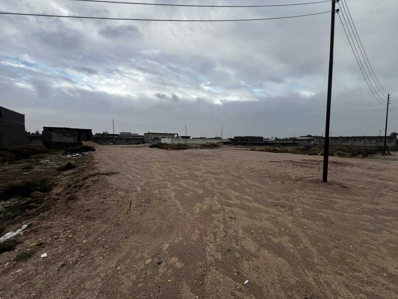 سلام عليكم قطعه ارض مساحه 200 الواجهة 10 والنزال 20 العنوان الجزيره باب الهوى الرابعة خلف المدرس المدينه المنورى سعر24 وقابل للتفاوض الاستفسار ***********
