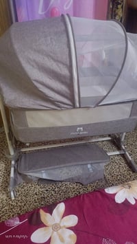 سرير طفل • دولاب • مجال بسيط