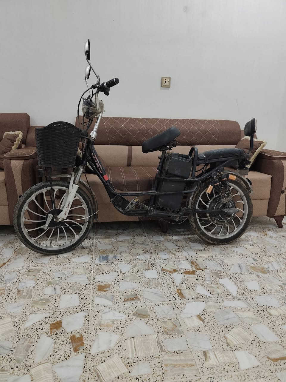 دراجه شحن نضيفه كلش ما اعرف شبيها سعرها من الاخير 100

***********
