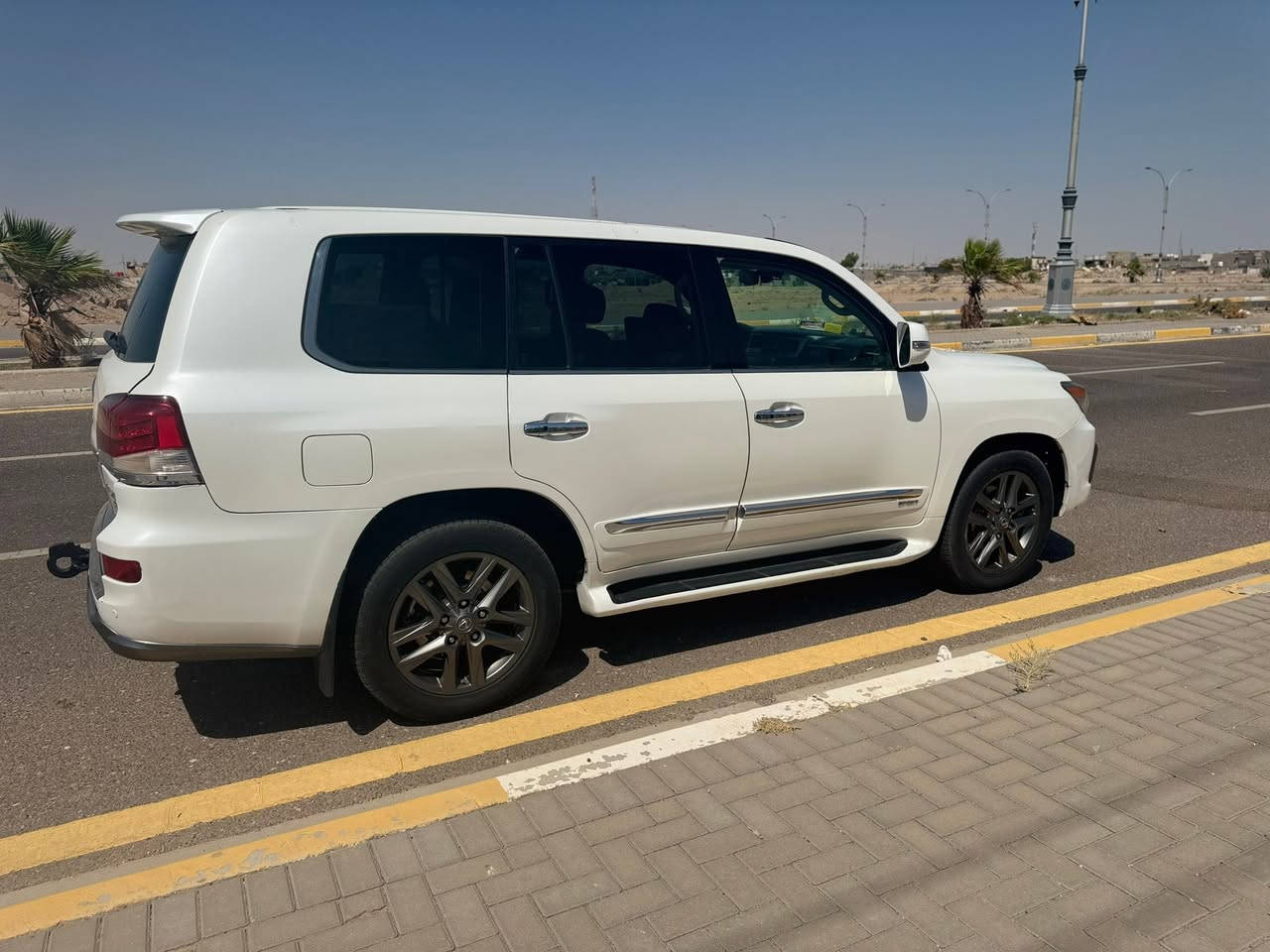 لكزس موديل 2015 كفاله عامه رقم بصره فول مواصفات  LX570
سعر380 بيها مجال قليل الاستفسار على الرقم (***********)
