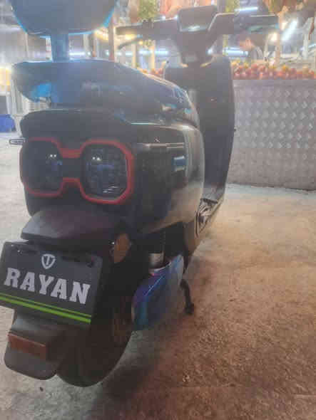 سلام عليكم دراجه شحن للبيع صار سبوعين من منزله وكاله مواصفات عاليه تخبل بطارياته مكفوله بعده جديده مطالع بيه:  بيه زلغ خفيف بل صفحه منضومه زنون عالي ناصي كلشي شغال بيه مكاني بياع سعر 950  الله شاهد ماخذه ب١١٠٠ بس توازيت عله فلوس ***********شراي اتصل او واتساب
