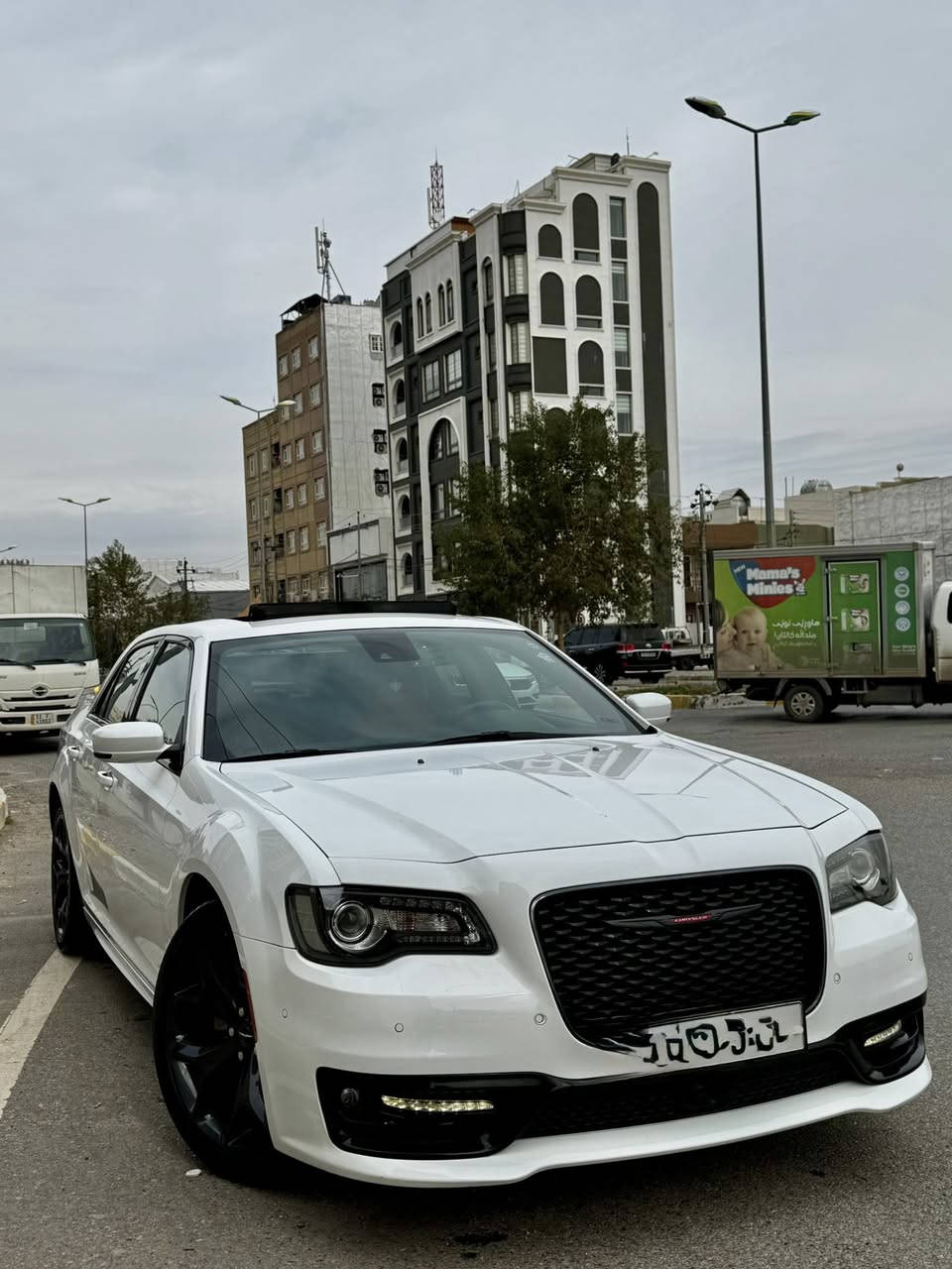 كرايسلر 300s 2021 رقم سليمانى..
وارد كندي ماشية 43ميل .. .
سيارة فول مواصفات معروفة ..
مكفولة كفالة عامه عدا شبر pdr .. 
سيارة جديدة بمعني كلمه جاهز من كلشي
مكان سيارة اربيل ..
***********
