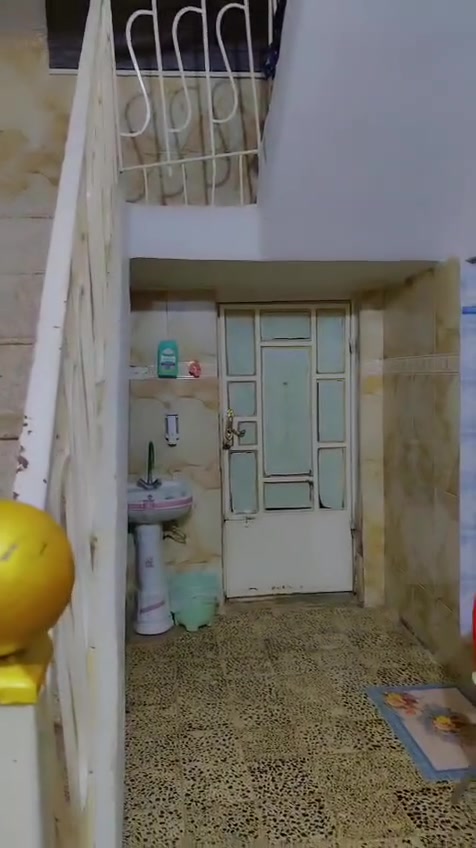بيت بعزة الجديد قرب جامع صخي العاشور قرب جسر الأحدب
١٥٠ متر يتكون من حديقة استقبال هول ومطبخ وغرقة نوم وحمام وترك.. 
القاط الثاني يتكون من غرفة نوم ومخزن.. صب كونكيرت.. 

مطلوب مبادر .. للاستفسار اتصل على الرقم.. 
‏‪***********‬‏
***********
