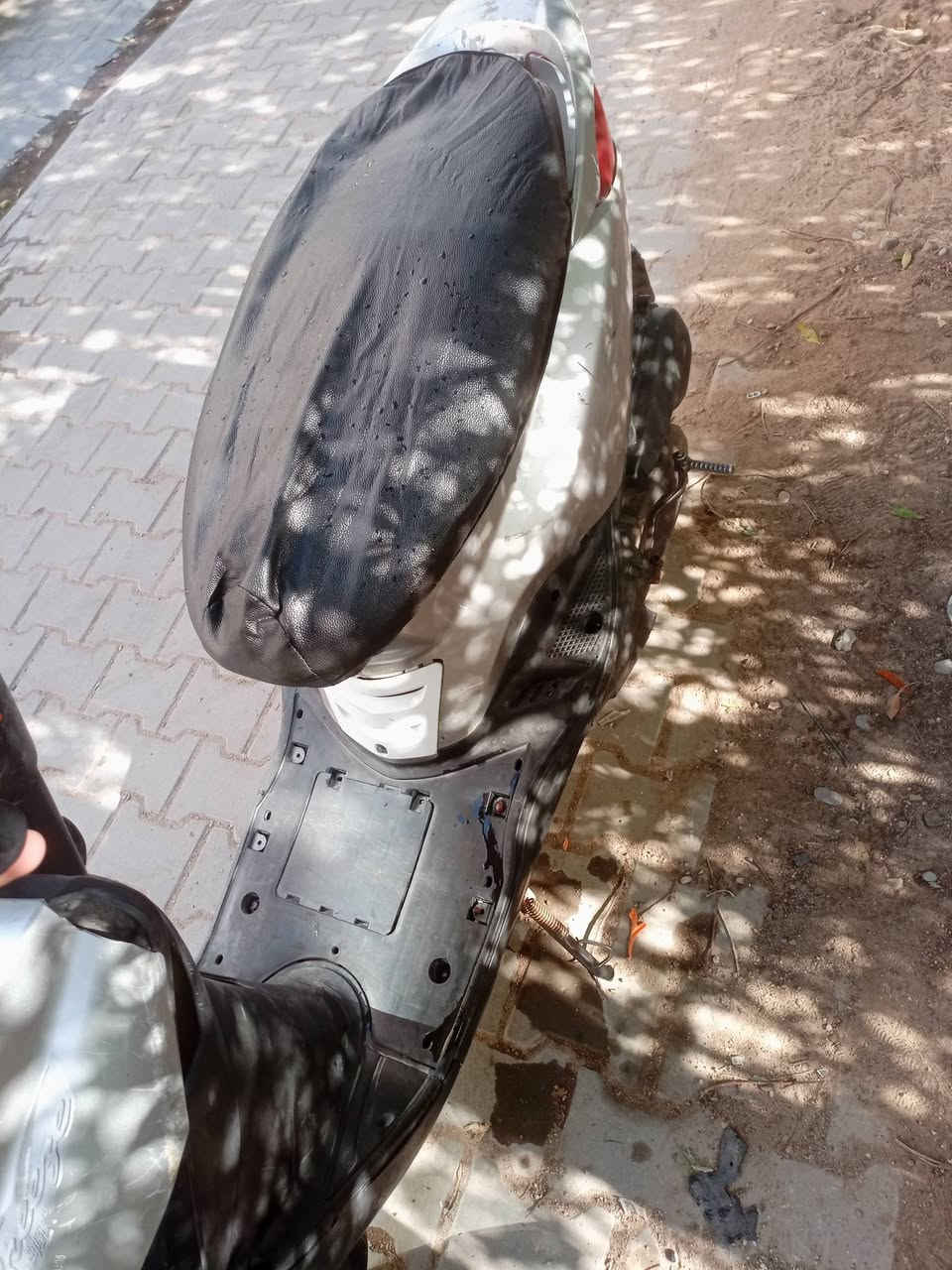 السلام عليكم للبيع دراجه بريز 140 الدراجه بيه خيط تبخير كابريتر بلادي فشكه ابلاديه شغاله اريده 180 قفله قفل من لاخير مكاني بغداد ساحه عدن هذه رقمي ***********
