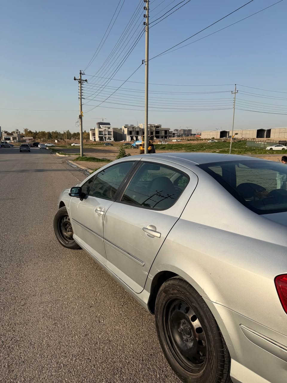 بیجۆ 407 مۆدێل 2009

 1 پارچە سبوغە بێ لێدران

غڕامەی لەسەر نیە 

چار جام کارەبەیە تۆماتیکە تحدید سورعەیە

تبرید مرکزیە

گێڕ مەکینە بەشەرتە 

سەیارەکە 200 هەزار کم ڕۆیشتیە 

بۆ پەیوەندی:*********** أربيل, العراق
