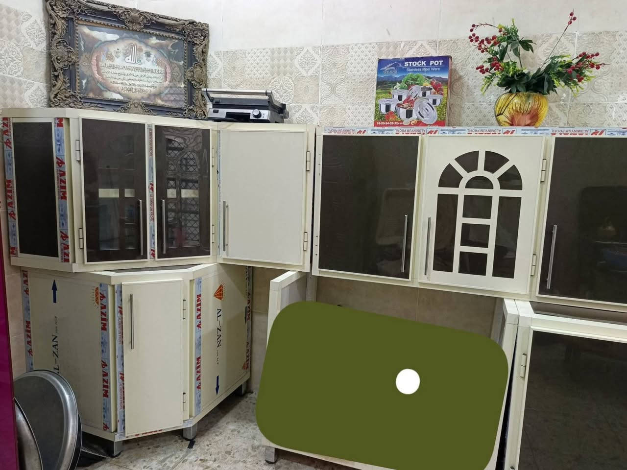 كاونتر للبيع 10متر 7قطع
سنك وزاويه وملحق وكاونتر وملحق وقاعده طباخ وقاعده ساحبه 
السعر 650 ومجال شي بسيط
***********
