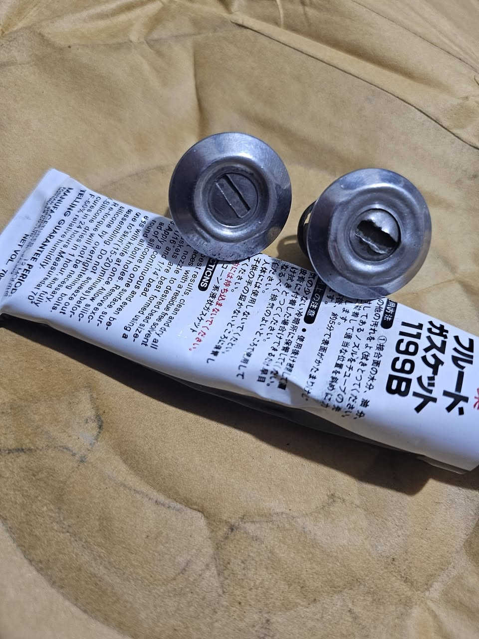 السلام عليكم . مجموعه قطع قفايص جوزات اصليه عدد٢ نظيف كلش يرهم لاغلب جوزات كرونا وبيكب سعر القفيص 5 مع جوزات كرونا ايضا مستخدم وبدون مفتاح مثل ما موموجود بصوره سعر الجوزه 5 مع جوزات كوريه اصليه اثنين بمفتاح واحد تعمل وايضا ترهم كرونا كراون بيكب ذني زوج ب20 لان ماتباع وحده . وفلسان محرك ترهم اغلب الياباني عدد 4 ب10 . طوبه كير 5 نمر نظافه وسط بيه مثل الفطر بالجانب بس مامأثر عليه وهم موضحها بصوره سعرها 15


**إذا كنت صاحب هذا الإعلان وتريد حذفه لأي سبب، رجاءا أرسل رسالة إلى الدعم الفني**