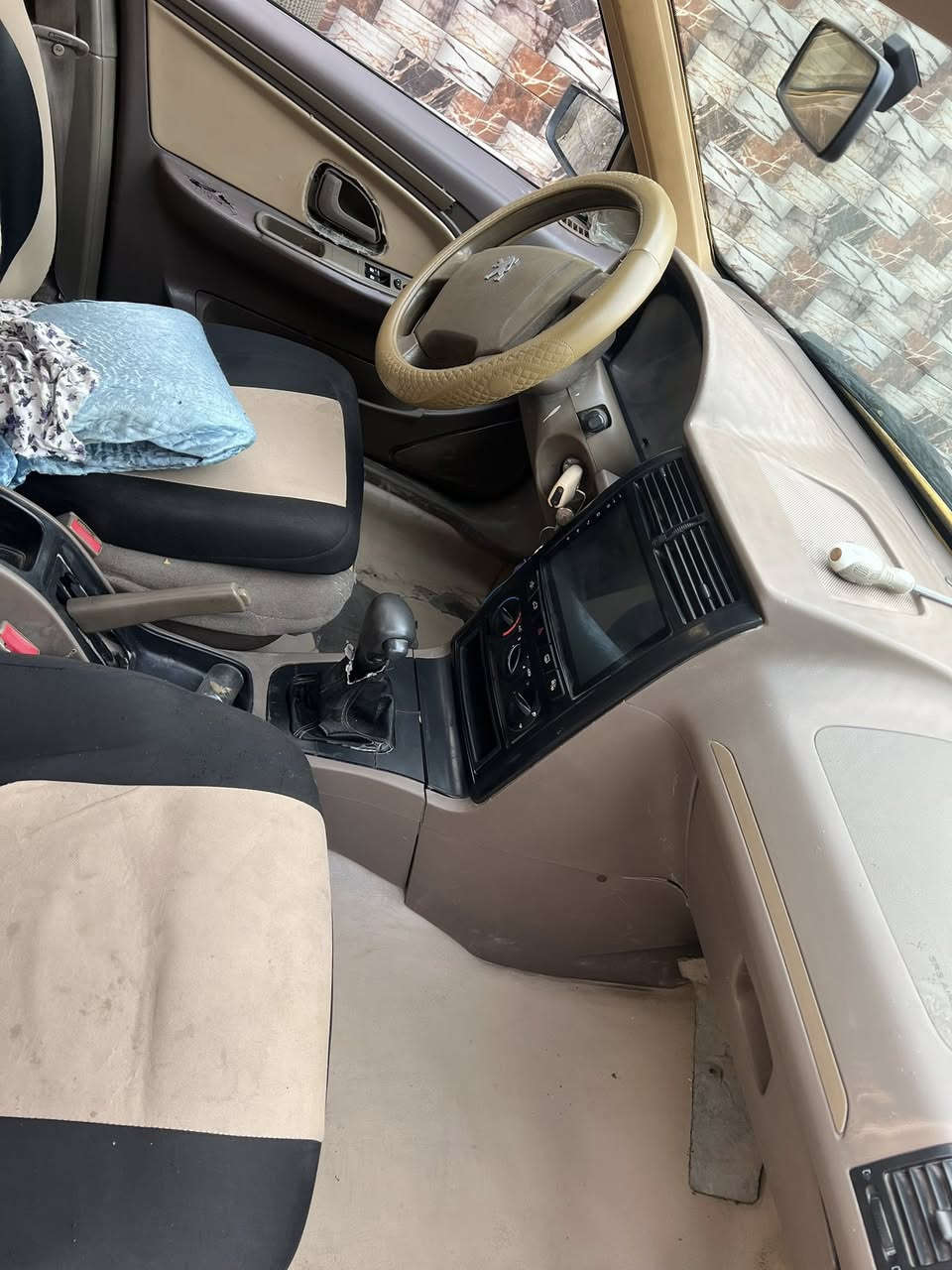 يالله السلام عليكم سياره بيجو 405 لميس السياره كشرها شوفت عينكم كير ومحرك محور كورله بيكاجو نحله ترايك وين ماتريد المكينه خير من الله السياره توها صاعده هزه ومصفره هيئه وغزامات وبسمي كهربائيات كلها شغاله عمي السعر ٤١ وبيها مجال للشراي بلا زحمه الي يكلي ٣٥ مابيع الله يوفق الجميع 
***********
